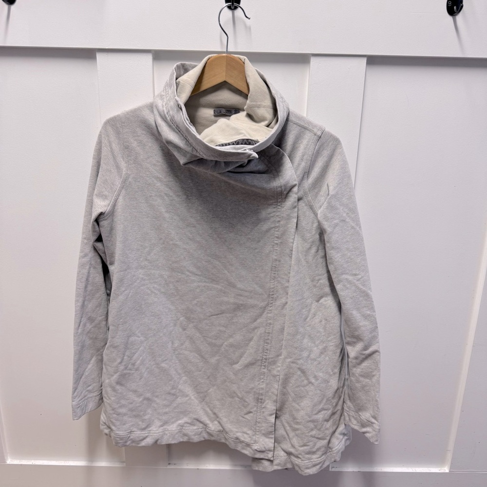 ⬇️$68 Lululemon grey savasana wrap size 8